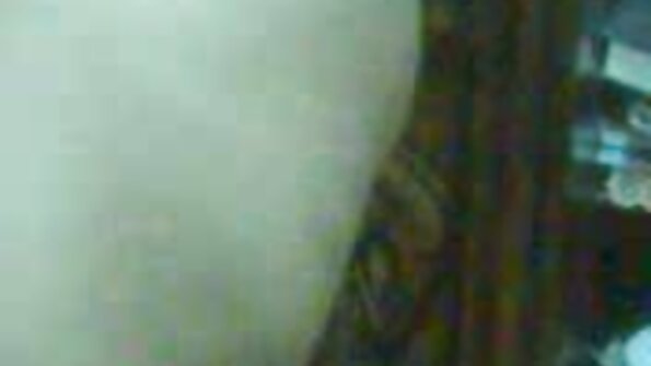ഒരു വലിയ കോഴിയുള്ള ഒരു വലിയ പയ്യൻ കഴുതയുടെ ഒരു സെക്‌സി കഷണം മലദ്വാരത്തിൽ ഭോഗിക്കുന്നു