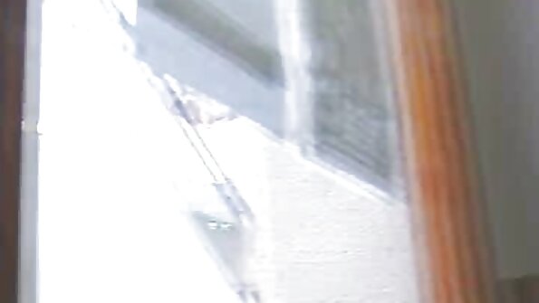 പൈലറ്റ് ഹോട്ടൽ മുറിയിലെ ഏറ്റവും ചൂടേറിയ കാര്യസ്ഥരിലൊരാളെ ചതിക്കുന്നു